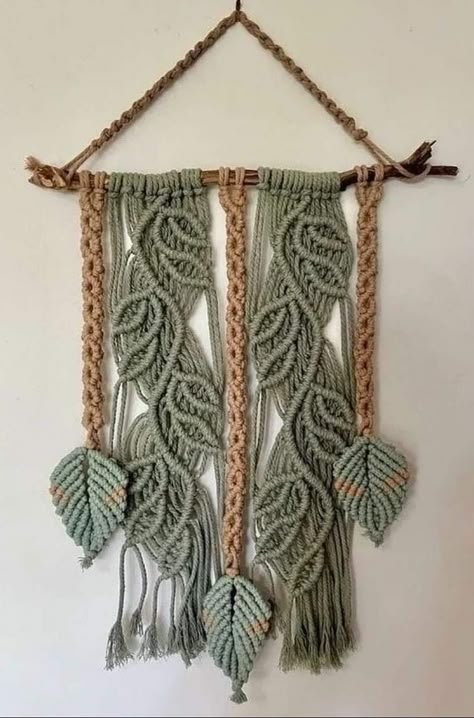 Wall Hanging Macrame Plant Hanger, Crochet Macrame Wall Hangings, Granola Wall Decor, Multi Colored Macrame, Macrame Crafts To Sell, Modern Macrame Patterns, Unique Macrame Ideas, Macrame Ideas Diy, Macrame Animals