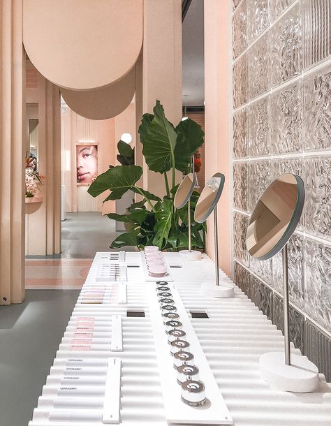 Glossier Miami, Glossier Store, Store Design Boutique, Retail Store Design, Store Design Interior, Stage Set, Arts District, Event Marketing, Colorful Landscape