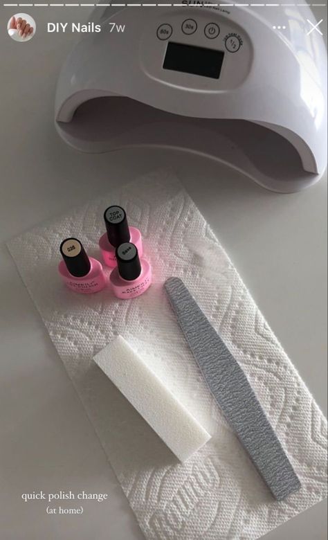 Nail Tech Supplies Aesthetic, At Home Manicure Aesthetic, Nails Instagram Story Aesthetic, Nail Stylist Aesthetic, Nail Artist Aesthetic Job, Doing Nails At Home Aesthetic, Nails At Home Aesthetic, Nail Artist Aesthetic, Nail Tech Aesthetic