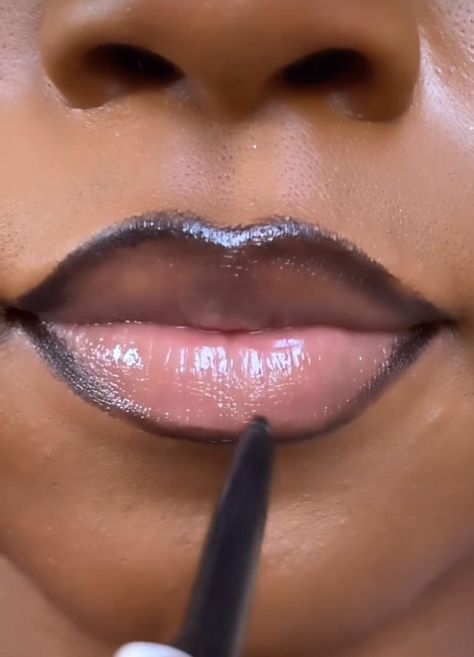 Lip Combos With Black Liner, Lip Lining Black Women, Lip Combos For Black Women Small Lips, Black Lip Liner Tutorial, Brown And Black Lip Combo, Lip Liners For Brown Skin, Brown Lip Liner Tutorial, Black Liner Lip Combo, Lip Liner Lip Gloss Combo