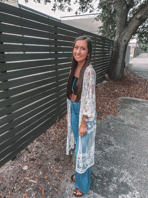 Lace Kimono Outfit Summer, How To Style Long Lace Kimono, Kimono Western Outfit, Western Kimono, Black Lace Kimono Outfit Summer, Tejana Outfits, Black Lace Kimono Outfit, Lace Kimono Outfit, Western Lace Kimono Outfit