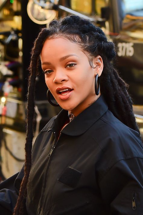 Rihanna Faux Locs, Rihanna Dreads, Rihanna Dreadlocks, Looks Rihanna, Rihanna Hairstyles, The Fifth Element, Luc Besson, Rihanna Outfits, Rihanna Riri