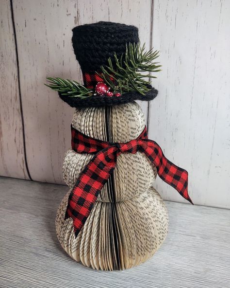 A new melt of snowmen have arrived! Upcycled second hand books with hand crafted crocheted and embellished top hats! Book Trees, Acorn Garland, Second Hand Books, Felted Acorns, Book Christmas Gift, Acorn Ornaments, Cottage Core Decor, Book Tree, Host Gifts