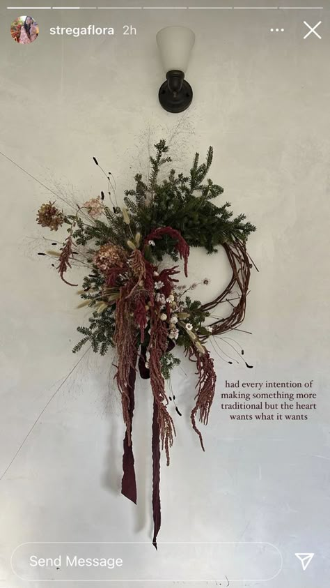 Christmas Wreath With Dried Hydrangeas, Dried Winter Wreath, Diy Floral Ornaments, Half Wreath Christmas, Contemporary Christmas Wreath, Dried Floral Christmas Wreath, Dried Christmas Flowers, Christmas Dried Flower Arrangements, Dried Christmas Wreath