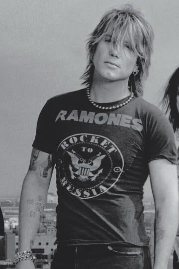 John Rzeznik - probably the only man I will ever love that has tattoos and piercings! <3 Johnny Reznick, Googoo Dolls, Johnny Rzeznik, 90s Music Artists, John Rzeznik, Goo Goo Dolls, Unhealthy Obsession, Bon Jovi, Lead Singer