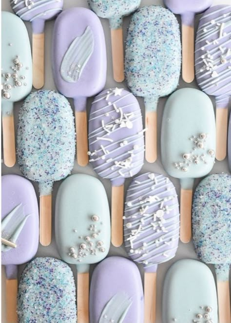 Cake Popcicles Ideas Birthday, Simple Cakesicles, Frozen Cakesicles, Cakesickles Ideas, Blue Cakesicles, Cakesicles Ideas For Birthday, Cakesicles Packaging, Cake Popsicles Ideas, Birthday Cakesicles