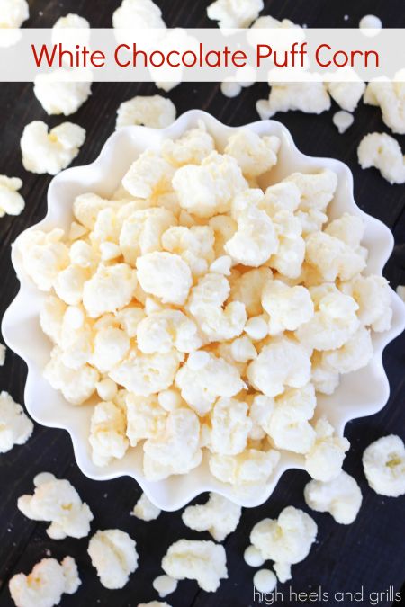 White Chocolate Puff Corn. Easy snack recipe. http://www.highheelsandgrills.com/2014/02/white-chocolate-puff-corn.html Chocolate Puff Corn, Puff Corn, Chocolate Puff, Dessert Aux Fruits, Desserts Vegan, Easy Snack Recipes, Snacks Für Party, Snack Mix, Homemade Chocolate