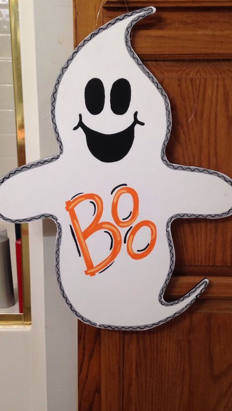 Ghost door hanger. #ghost #halloween #boo #doorhanger Ghost Door Decoration, Diy Halloween Decorations For Inside, Ghost Door Hanger, Porta Halloween, Ghost Door, Halloween Yard Art, Bricolage Halloween, Halloween Photo Booth, Halloween Wood Crafts