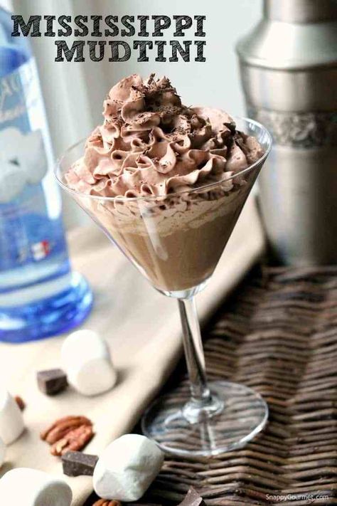 Mississippi Mudtini, a chocolate martini recipe with all the flavors of Mississippi Mud, chocolate, marshmallow, and nuts. A quick party cocktail drink! Godiva Chocolate Liquor, Marshmallow Vodka, Chocolate Martini Recipe, Mississippi Mud, Chocolate Martini, Chocolate Marshmallow, Godiva Chocolate, Martini Recipe, Chocolate Liquor