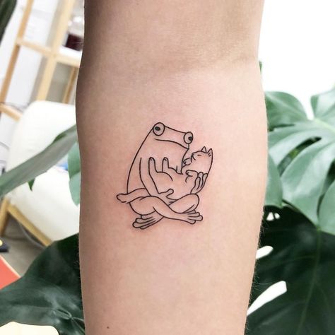 Small Frog Tattoo, Kitty Tattoo, Frog Tattoo, Tattoos Matching, Small Frog, Frog Tattoos, Poke Tattoo, Funny Tattoos, Dainty Tattoos