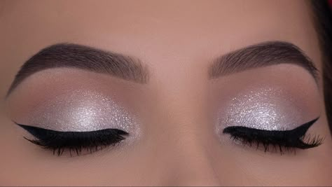 Simple Holiday Eye Makeup, Christmas Makeup Silver, Make Up Looks For White Dresses, Simple Eye Makeup For White Dress, Eye Makeup On White Dress, White Angel Makeup Looks Halloween, White Makeup Looks Eyeshadows, White Glitter Makeup Looks, White Dress Eye Makeup