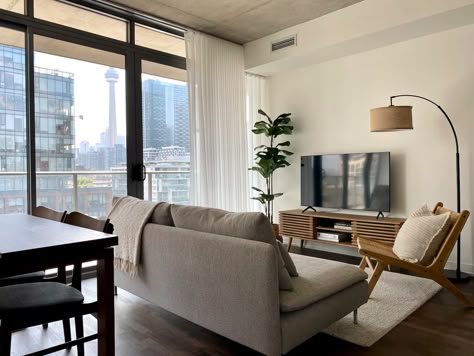 Comfy King West Loft - Apartments for Rent in Toronto, Ontario, Canada - Airbnb Small Toronto Apartment, Toronto Condo Aesthetic, Toronto Apartment Aesthetic Night, City Apartment Aesthetic Toronto, Canada Apartment Toronto, Portland Apartment, Toronto Apartment, Apartment View, Loft Apartment