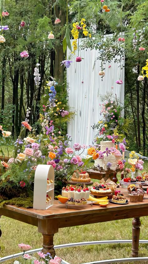 Outdoors, outdoor party, outdoor party decorations, decorations, party, flower, flowers, flower party aesthetic, party, cute party aesthetic, tea party,floral party aesthetic, floral Engagement Garden Decoration, Birthday Flower Decor, Outside Garden Party, Bridgerton Garden Aesthetic, Simple Garden Party Decorations, Wedding Colorful Decorations, Whimsical Decor Party, Wild Flower Tea Party, 21st Garden Party Ideas