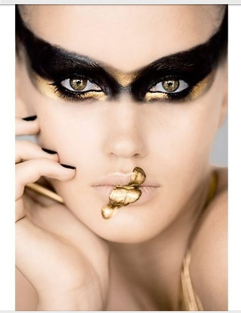 Gold and black Liquid Gold Eyeshadow, Black Gold Eye Makeup, Bout Makeup, Extreme Make-up, Editorial Make-up, Fantasy Make-up, Make Up Gold, Extreme Makeup, Avant Garde Makeup