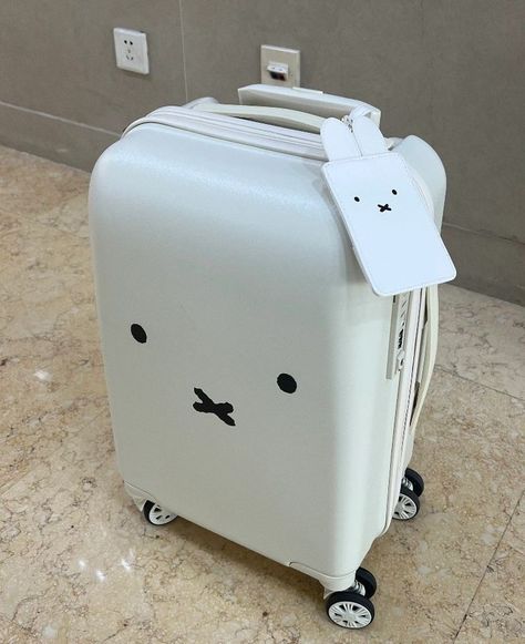 Suitcase Aesthetic, Cute Suitcases, Cute Luggage, Birthday List, Cute Little Things, Birthday Wishlist, Cute Bags, Things I Need, Christmas Wishlist