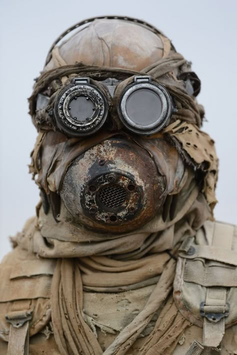 Apocalyptic Costume, Post Apocalyptic Clothing, Images Terrifiantes, Wasteland Warrior, Apocalypse Fashion, Post Apocalyptic Costume, After Earth, Apocalyptic Clothing, Wasteland Weekend