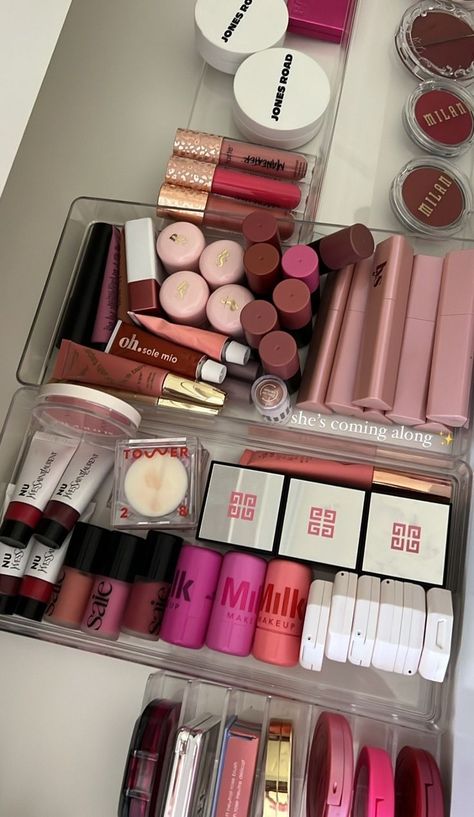 Perfect Eyeshadow, Makeup Collection Storage, Makeup Beauty Room, Makeup Collection Goals, Classy Makeup, Makeup Drawer Organization, Makeup Drawer, Sephora Skin Care, Makeup Organizers