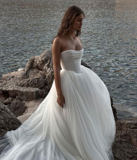 Senstudio Bridal, Sadie Huff Wedding Dress, Unique Modern Wedding Dress, 2024 Wedding Gowns, Wedding Dress Woodland, Full Skirt Wedding Dress, Fairytale Outfits, Wedding Dress Winter, Chosen By Kyha