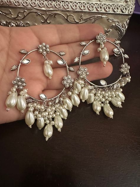 Jewelry With Indian Suits, Silver Indian Bridal Jewelry, White Earrings Indian, Big Earrings Indian, Big Earing, Desi Earrings, Big Silver Earrings, Silver Indian Jewelry, Pakistani Earrings