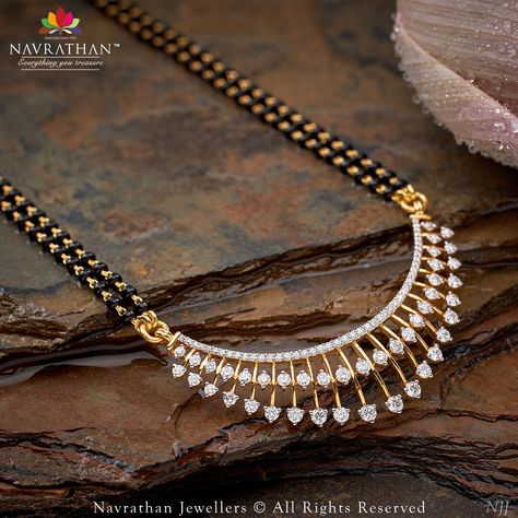 Pretty Gold Necklaces, Hair Smoothing, Mangalsutra Chain, Bridal Diamond Necklace, Mangalsutra Design, Locket Design, Black Beads Mangalsutra Design, Diamond Jewelry Set, Diamond Pendants Designs