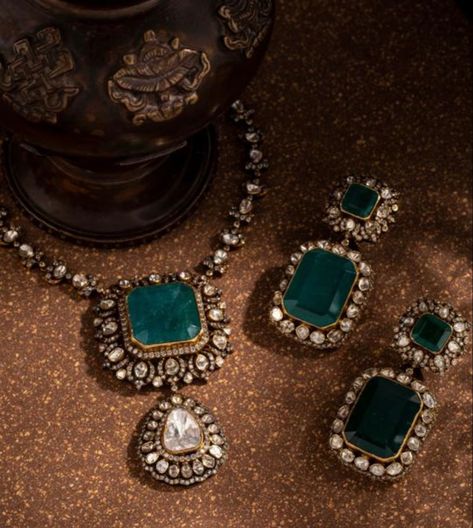 Victoria Jewellery, Dubai Jewellery, Beaded Wedding Jewelry, Temple Jewellery Earrings, Royal Indian, Victorian Jewellery, Indian Wedding Jewelry Sets, Neck Pieces Jewelry, Antique Necklaces Design