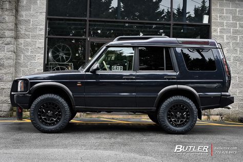 Land Rover Discovery with 18in Black Rhino York Wheels exclusively from Butler Tires and Wheels in Atlanta, GA - Image Number 11439 Land Rover Discovery 2016, Land Rover Camping, Land Rover Santana, Range Rover Discovery, Land Rover Discovery 1, Car Book, Discovery Range Rover, Accessories For Cars, Land Rover Lr4