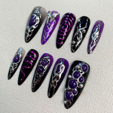 Purple Butterfly Press On Nails, Y2K Trending Summer Dark Press On Nails bring a touch of nostalgia and futuristic style to your fingertips. With a wide range of colors, designs, and finishes, these press on nails allow you to express your individuality and stay on top of the latest trends. Whether you prefer bold and vibrant shades or subtle and sophisticated designs, DarkNailz press on nails offer endless possibilities for creating your desired look. Material: Acrylic Package Included : 10 Fak Y2k Gel X Nails, Emo Nail Ideas, Purple Y2k Nails, Dark Summer Nails, Futuristic Nails, Butterflies Nails, Emo Nails, Purple Press On Nails, Butterfly Press On Nails