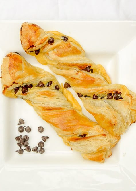 Chocolate Puff Pastry Twists, Chocolate Danish Pastry, Chocolate Twist Pastry, Chocolate Torsades, Puff Pastry Chocolate, Classic Puff Pastry, Puff Pastry Treats, Puff Pastry Snacks, Pastry Twists