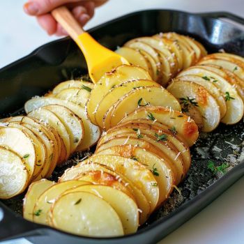 Easy Crispy Sliced Baked Potatoes Baked Sliced Potatoes In The Oven, Sliced Baked Potatoes In The Oven, Sliced Potato Recipes, Sliced Potatoes In The Oven, Oven Baked Sliced Potatoes, Sliced Baked Potatoes, Potatoes On The Stove, Oven Potatoes, Baked Potato Slices