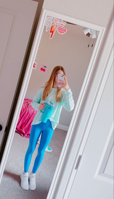 Preppy School Fits, Preppy Morning, Lulu Fits, Preppy Style Outfits, Preppy Pfps, Preppy Pics, Preppy Pfp, Preppy Outfits For School, Preppy Fits