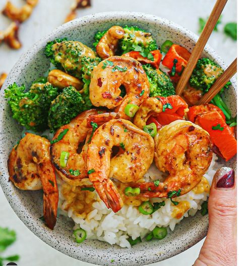 Healthy Thai Cashew Shrimp (Whole-30 friendly) | Star Infinite Food Cashew Shrimp, Diner Recept, Coconut Milk Curry, Shrimp Seasoning, Health Dinner, Steamed Broccoli, Roasted Broccoli, Sushi Rice, Thai Recipes