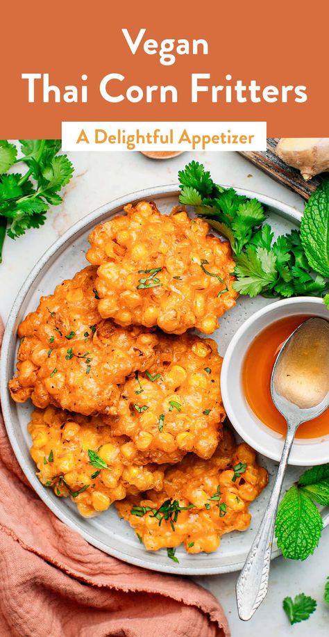 Thai Corn Fritters (Vegan) Thai Sweetcorn Fritters, Corn Vegan Recipes, Veg Fritters Recipe, Yummy Food Vegetarian, Vegetarian Asian Food, Vegan Corn Recipes, Vegetarian Recipes Mexican, Easy Vegetarian Breakfast Ideas, Black Bean Fritters