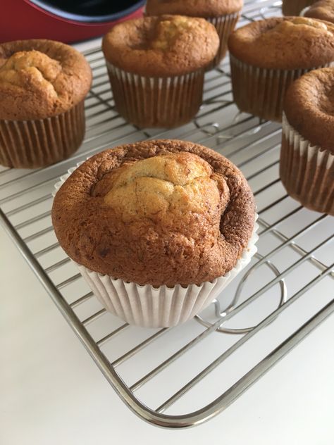 Banana cupcake Banana Muffin Aesthetic, Banana Muffins Aesthetic, Muffin Aesthetic, Aesthetic Diet, Banana Cupcake, Baking Aesthetic, Banana Muffin, Banana Cupcakes, Retro Photography