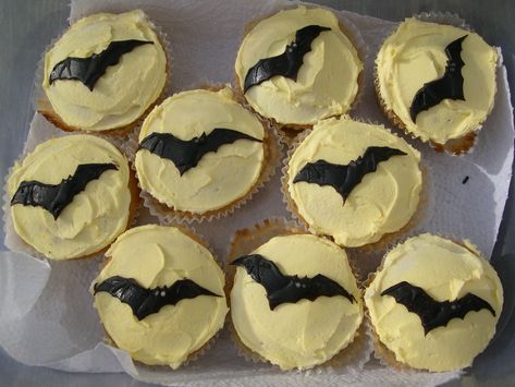 Halloween bat cupcakes Bat Shaped Food, Bat Cupcakes, Planning Board, Halloween Bat, Halloween Food, Halloween Bats, Top Secret, Food Ideas, Bat