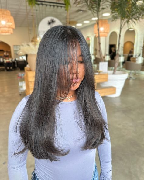 Sleek ✨ #njhairstylist #njhair #gloss #haircut #layers #faceframe #denvillenj Frame Haircut, Face Frame Haircut, Haircut Layers, Face Frame, Face Framing, Layered Haircuts, Hair Cuts, Sleek, Frame