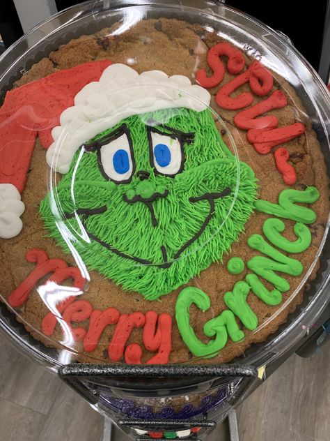 Deer Cookie Cake, Happy Birthday Jesus Cake Ideas, Grinch Cookie Cake, Christmas Cookie Cakes, Christmas Cakes Ideas, Decorated Food, Jumbo Cookies, Dq Cakes, Message Cookies