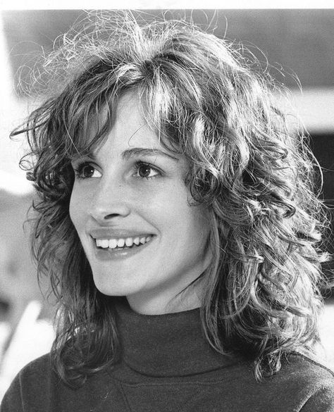 Julia Roberts Hair, Julia Roberts Style, 얼굴 드로잉, Julia Roberts, Curly Hair Cuts, Short Curly Hair, Curly Girl, Pretty Hairstyles, Short Curly