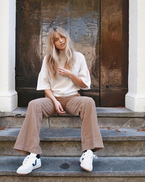 VEJA on Instagram: “Sitting with our V-12 B-mesh White Nautico. Made out of b-mesh, leather, jersey of recycled polyester and wild rubber from the Amazonian…” Hair With Fringe, Autumn Fashion Women Fall Outfits, Elle Fashion, Future Outfit, Cozy Winter, Girly Fashion, Fall Fashion Outfits, Casual Street Style, Covet Fashion