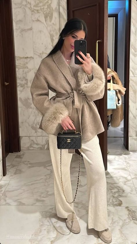 Brown Winter Aesthetic, Winter Outfit Classy, Range Rover Mom, Pilates Mom, Moroccan Outfit, Ysl Aesthetic, Hm Outfits, Old Money Winter, Luxury Lifestyle Girly