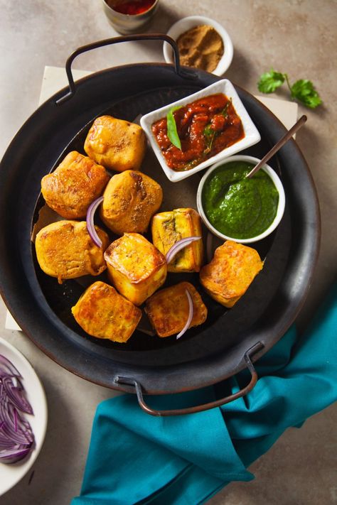 Chutney Stuffed Paneer Pakora - Sinfully Spicy Traditional Indian Food Recipes, Paneer Pakora, Authentic Indian Recipes, Green Chutney Recipe, Tomato Chutney Recipe, Traditional Indian Food, Indian Recipes Authentic, Easy To Make Snacks, Pakora Recipes