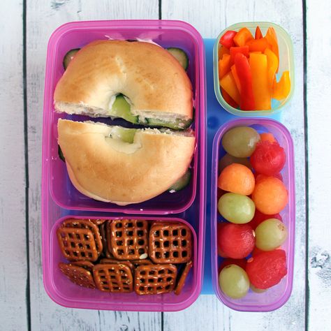 Bagel Bento! Bagel Lunch Box Ideas, Bagel School Lunch Ideas, Bagel Lunch Ideas Kid, Bagel Bento Box Ideas, Bagel Lunch Ideas, College Lunch Box, College Lunch, Lunch Ideas Kids, Bento Box Lunch Ideas