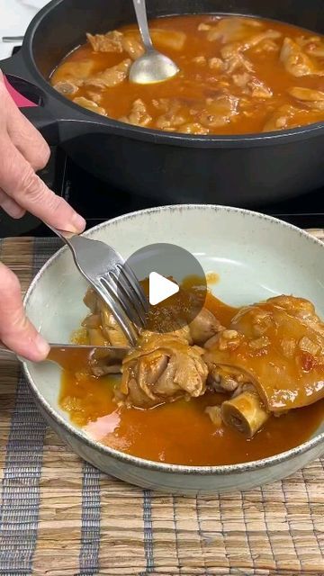 Mild Salsa Recipe, Cozy Dinners, Sardine Recipes, Pork Hock, Boricua Recipes, Slow Cooked Pork, Mild Salsa, Mexican Food Recipes Easy, Braised Pork