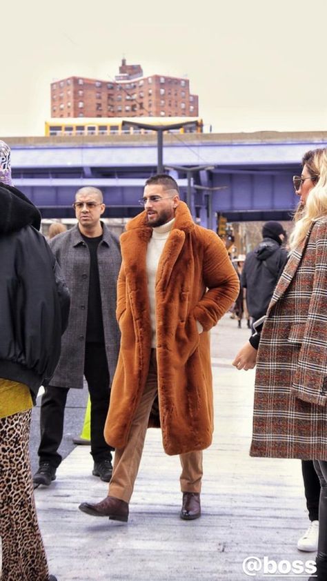 Mens Fur Jacket, Mens Glam Fashion, Fur Fashion Men, Fur Coat Outfit Men, Men Fur Coat, Fur Jacket Men Outfit, Men Fur Coat Outfit, Men In Fur Coats, Luxury Men's Fur Coat For Fall