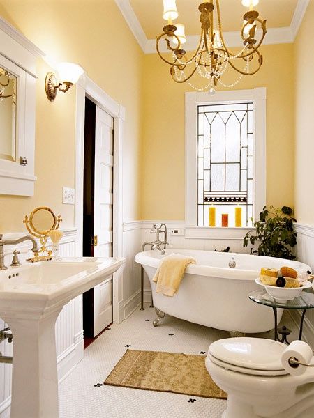 Cottage Bathroom Design Ideas, Country Style Bathrooms, Cottage Style Bathrooms, Yellow Bathroom Decor, Minimalist Bathroom Design, Yellow Bathroom, Bright Bathroom, Cottage Market, Cottage Bathroom