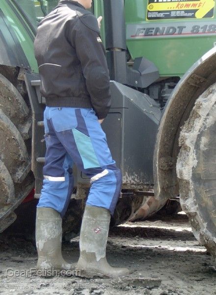 Mens Wellies, Boys Rain Boots, Worker Boots, Northern Germany, Farm Clothes, Lycra Men, Farm Boys, Work Gear, Muck Boots