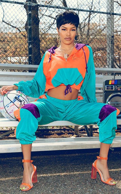 KARL KANI Orange Windbreaker Hooded Jacket Teyana Taylor Style, 80s Hip Hop Fashion, 90s Birthday, Video Hijab, 80s Hip Hop, 90s Theme Party, 90s Fashion Outfits Hip Hop, 90s Fashion Women, Taylor Outfits