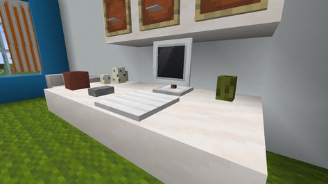 Minecraft Computer Ideas, Minecraft Building Ideas Furniture, Minecraft Desk Ideas, Minecraft Office, Minecraft Computer, Computer Minecraft, Minecraft Building Ideas, Computer Design, Minecraft Furniture