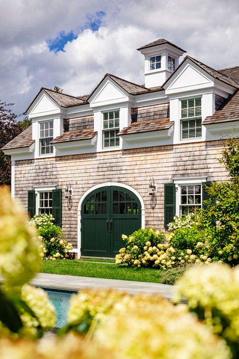 Shingle Style Architecture, Patrick Ahearn Architect, Patrick Ahearn, Lake Houses Exterior, Shingle Style Homes, Beach House Exterior, Cape House, Hamptons House, Modern Farmhouse Plans