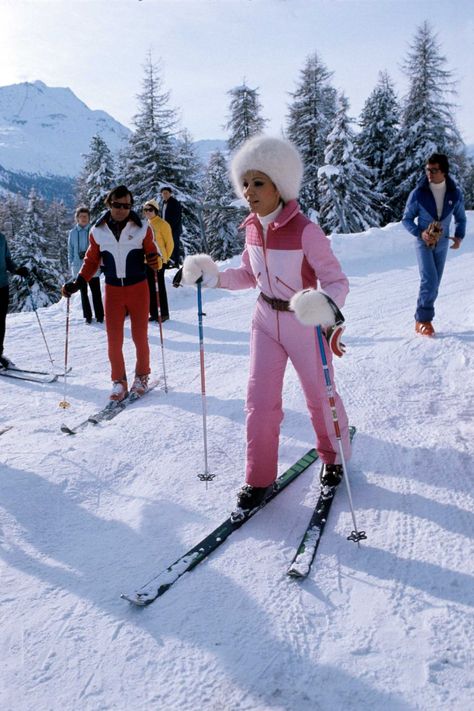 Sand Skiing, Empress Farah, Apres Ski Outfit, Farah Pahlavi, Ski Pics, Apres Ski Outfits, Ski Aesthetic, Apres Ski Style, Farah Diba