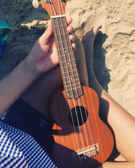 ukulele on Hawaii beach #beachukulele Painted Ukulele, Ukulele Art, Ukulele Music, Ukulele Lesson, Tumblr Art, Ukulele Songs, Ukulele Chords, Music Aesthetic, Ukelele